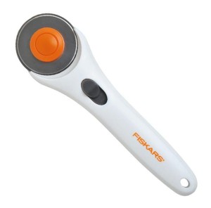 Nóż krążkowy Fiskars o średnicy 45 mm - prosty