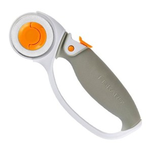 Nóż krążkowy Fiskars o średnicy 45 mm z tytanowym ostrzem