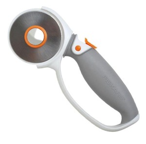 Nóż krążkowy Fiskars o średnicy 60 mm z tytanowym ostrzem