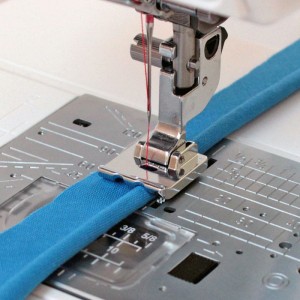 Stopka do wszywania wypustki i bizy (5 mm) Janome (rotacyjny 9 mm)