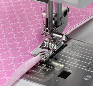 Stopka do podwijania (4 mm) Janome (rotacyjny 9 mm)