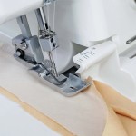 Zestaw stopek do wszywania wypustki (3 mm i 4,5 mm) do owerloka Janome AT2000D