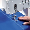 pfaff-coverlock-3-0-coverlok-2-3-4-5-nitkowy-ze-sciegiem-2-3-iglowym-drabinkowym-stolik-w-zestawie-2.jpg