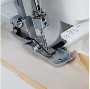 Stopka do wszywania wypustki (3mm) do owerloków Janome i Elna