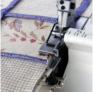 Prowadnik do równego prowadzenia ściegu do owerloków Janome i Elna